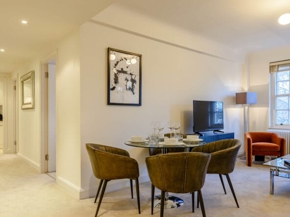 Stylish 2-Bed with Pelham Crescent Views – Chelsea SW3