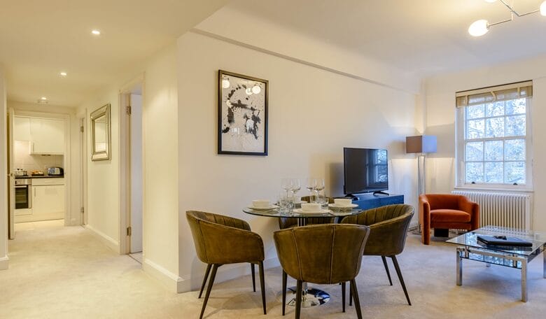 Stylish 2-Bed with Pelham Crescent Views – Chelsea SW3
