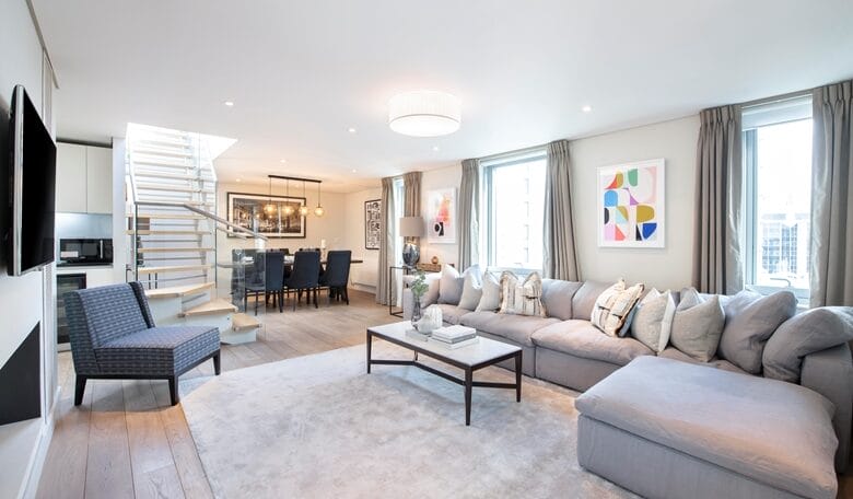 Sky-High 4-Bed Penthouse with Terrace – London W2